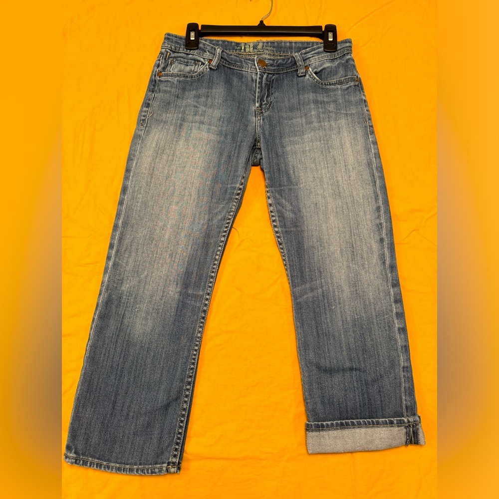 !It Cropped Capri medium blue wash jeans size 29